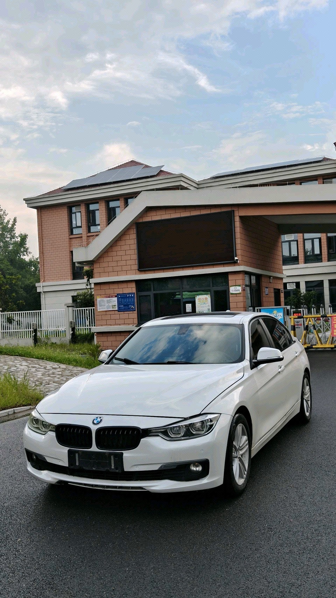 BMW 3 Series 2017 car image 