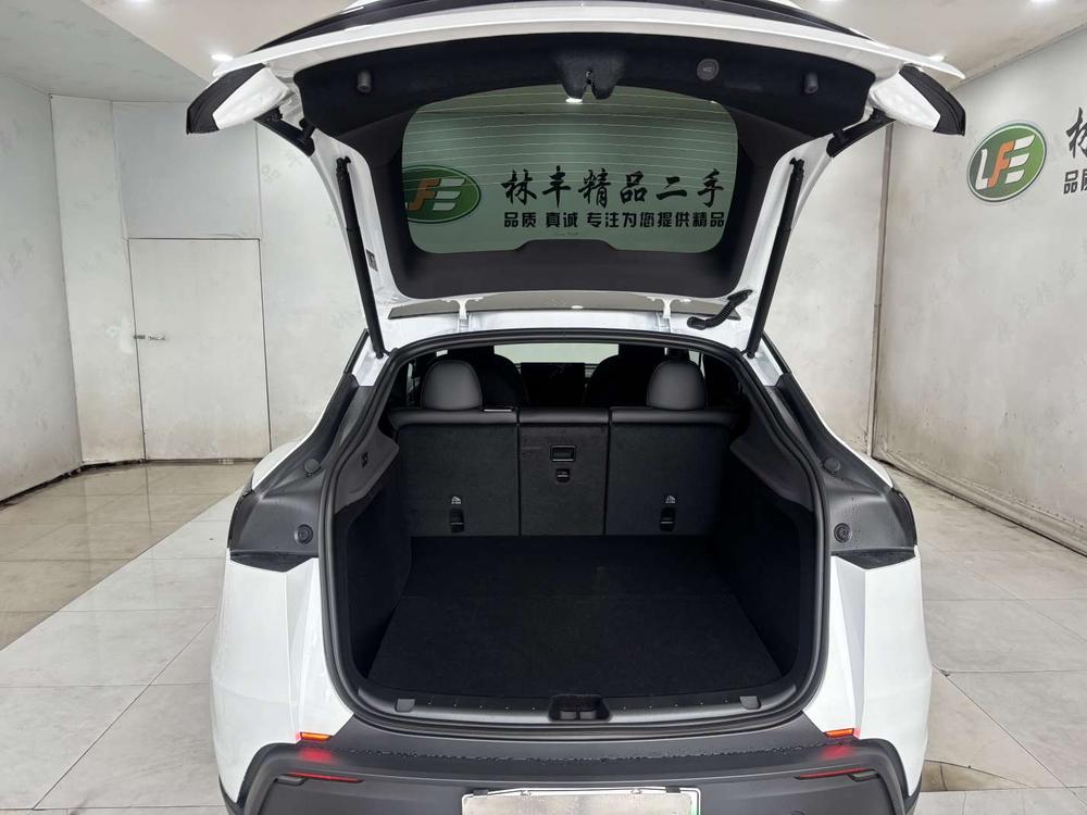 Tesla Model Y 2026 #28 Tesla Model Y 2026 immagine di auto #28