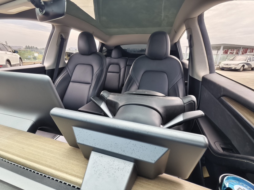 Tesla Model Y 2023 #16 Tesla Model Y 2023 car image #16