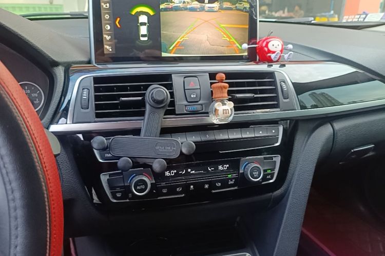 BMW 3 Series 2018 car image #13