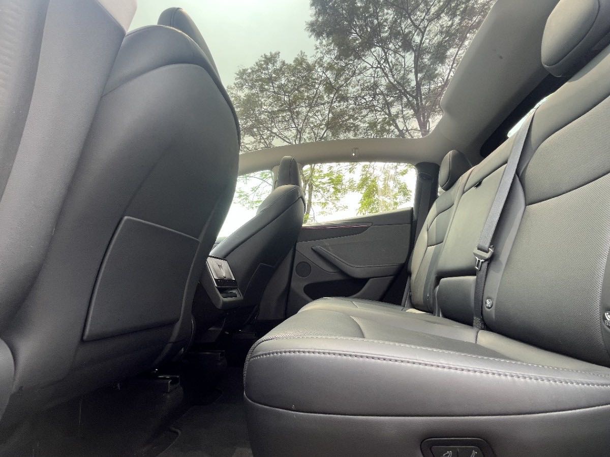 Tesla Model Y 2025 #5 Tesla Model Y 2025 car image #5