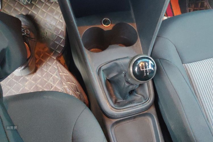Volkswagen Polo 2015 car image #16