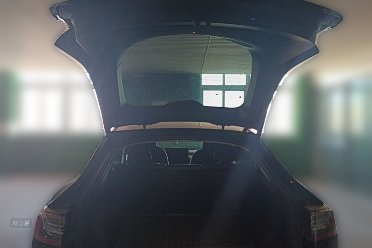 Tesla Model Y 2023 car image #21