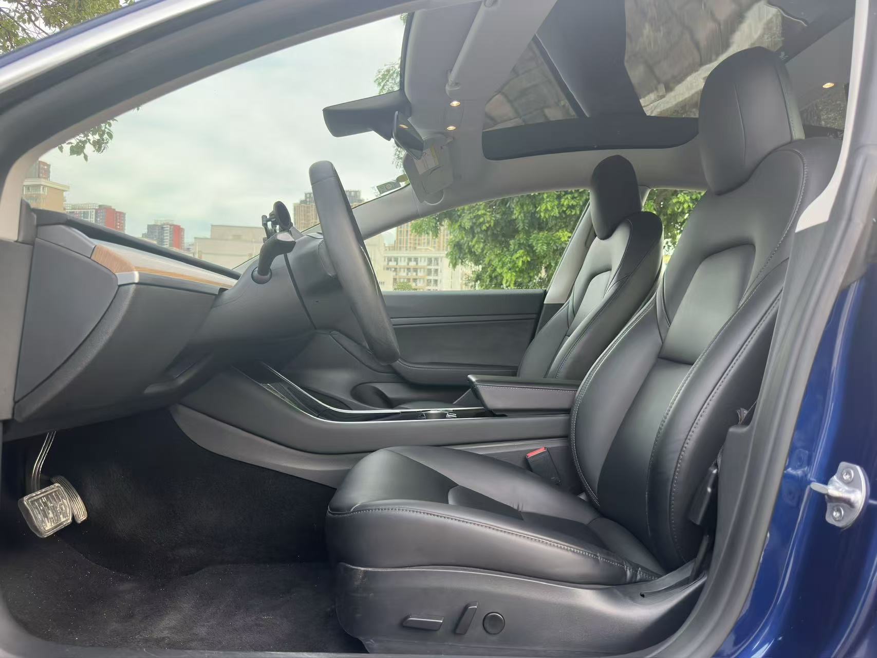 Tesla Model 3 2020 car image #3