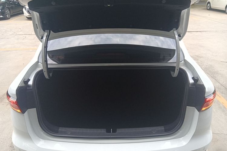 GEELY Emgrand 2025 car image #19