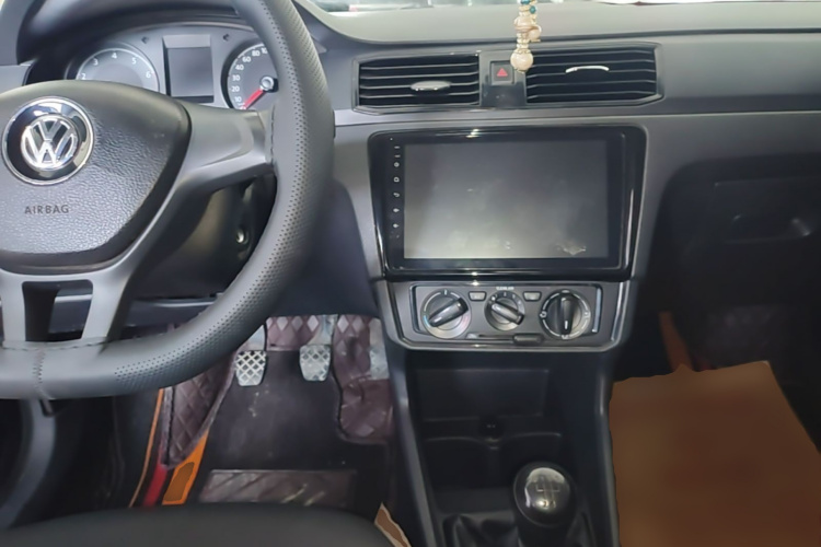 Volkswagen Santana 2017 car image #12