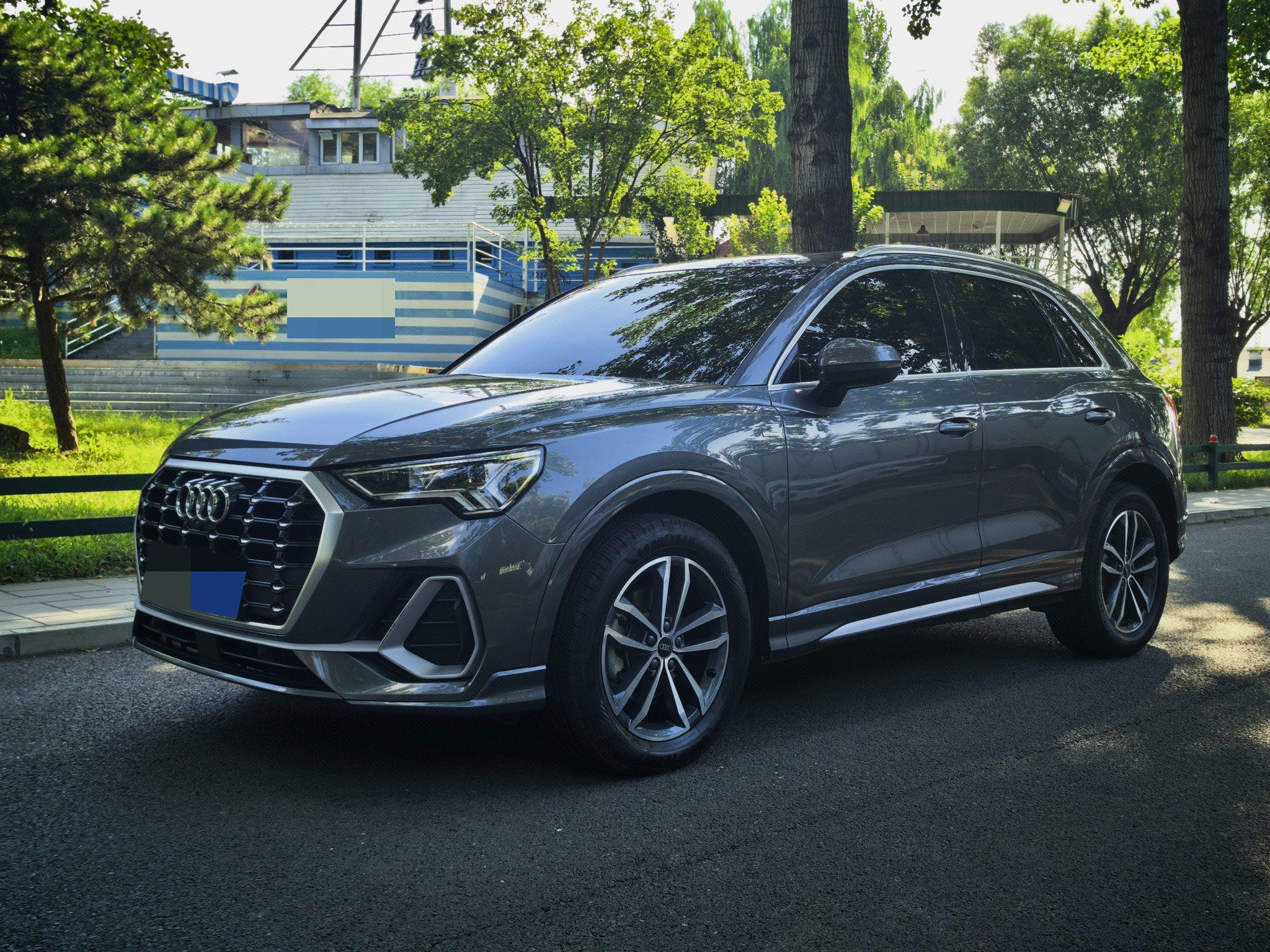 Audi Q3 2023 car image 