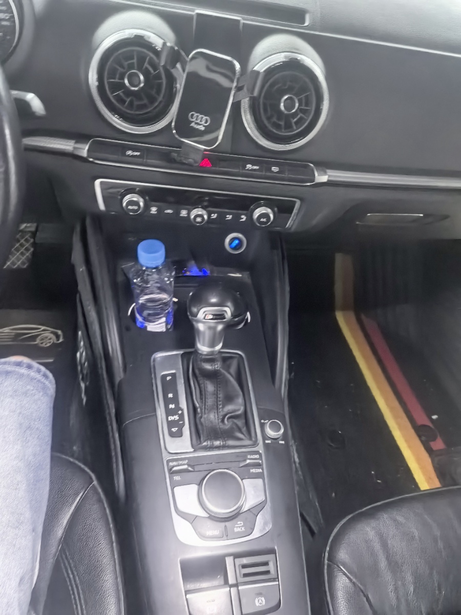 Audi A3 2018 car image #9