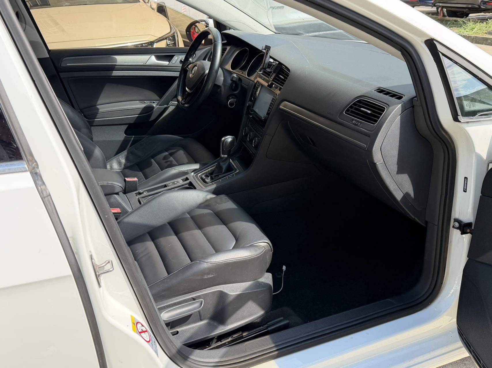 Volkswagen Golf 2015 car image #15