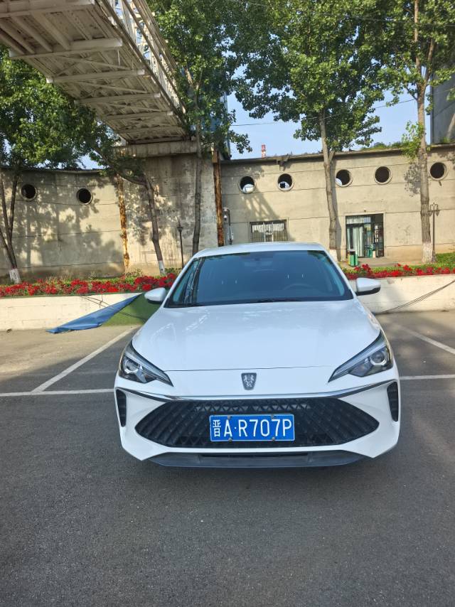 Roewe i5 2025 #2 Roewe i5 2025 car image #2