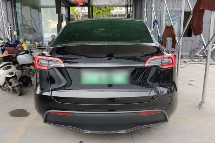 Tesla Model Y 2023 #6 Tesla Model Y 2023 car image #6