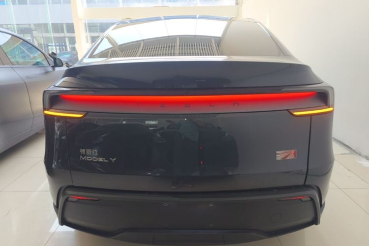 Tesla Model Y 2025 #6 Tesla Model Y 2025 car image #6