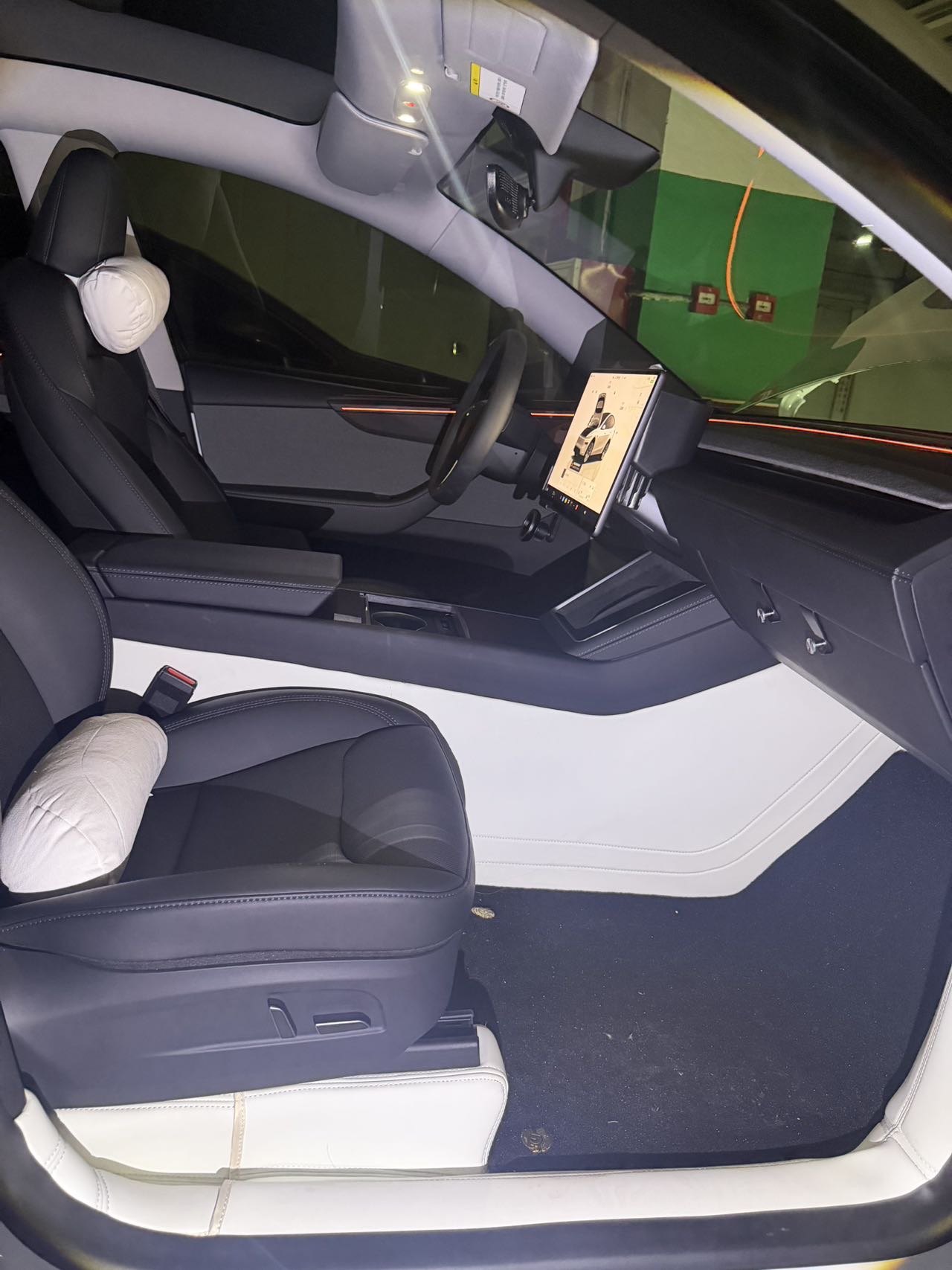 Tesla Model Y 2025 car image #16