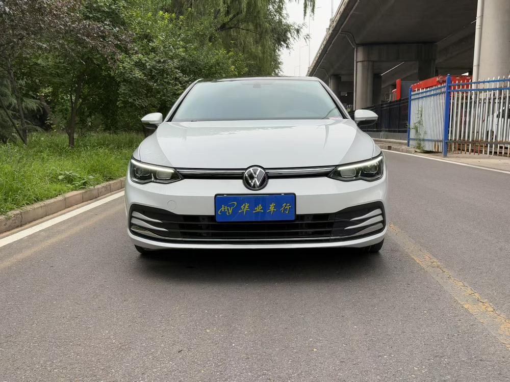 Volkswagen Golf 2022 car image #2