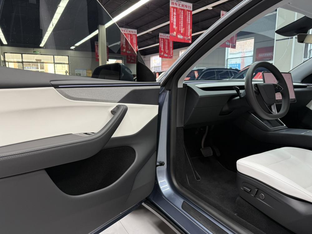 Tesla Model Y 2025 #16 Tesla Model Y 2025 immagine di auto #16