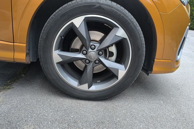 Audi Q3 2020 car image #6