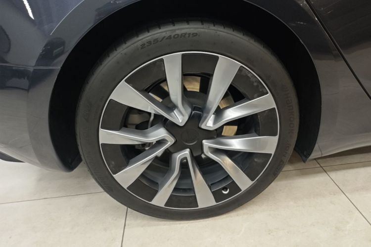 Tesla Model 3 2024 car image #10