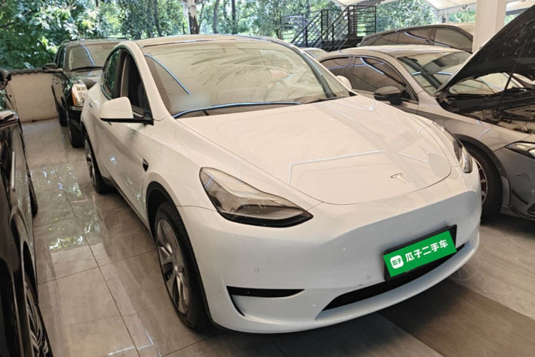 Tesla Model Y 2022 #4 Tesla Model Y 2022 car image #4