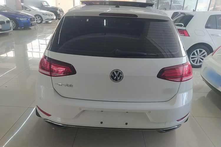 Volkswagen Golf 2019 car image #6