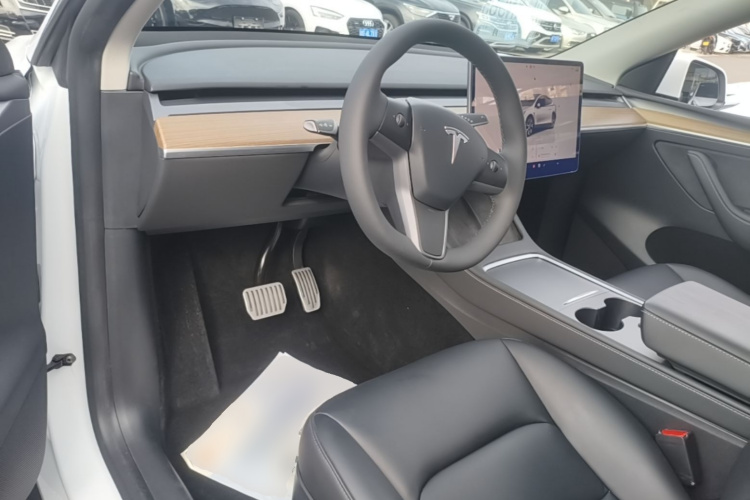 Tesla Model Y 2022 #11 Tesla Model Y 2022 car image #11
