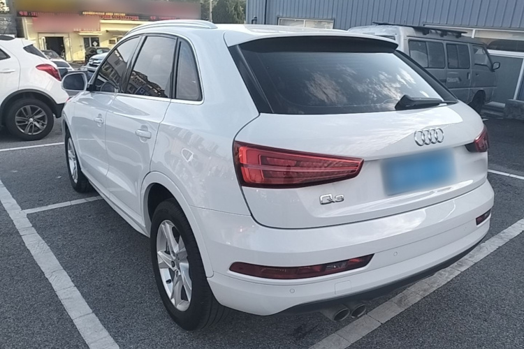 Audi Q3 2016 car image #5