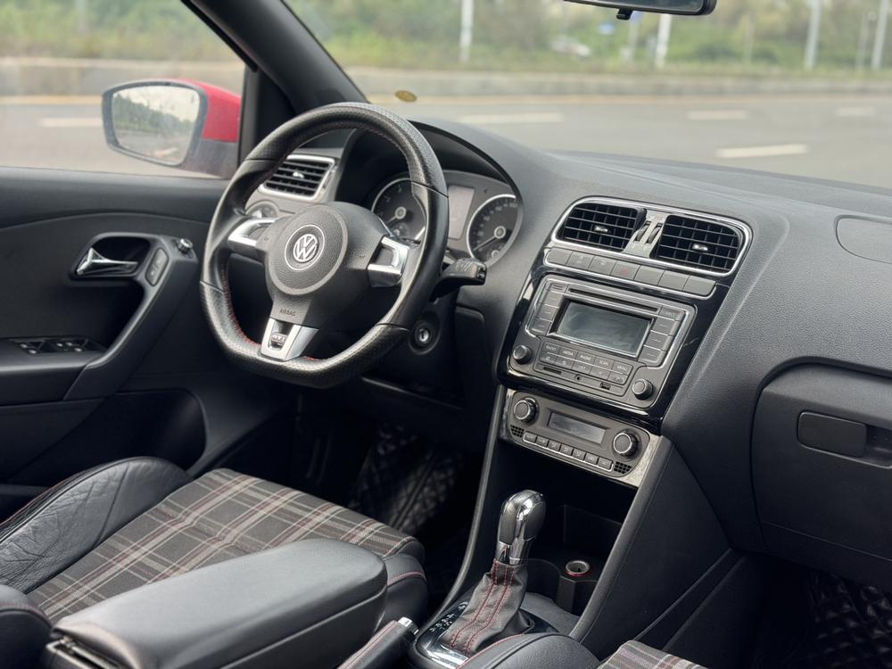 Volkswagen Polo 2014 car image #19