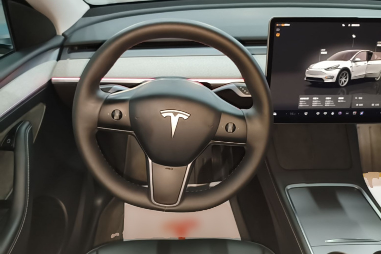 Tesla Model Y 2024 #15 Tesla Model Y 2024 car image #15
