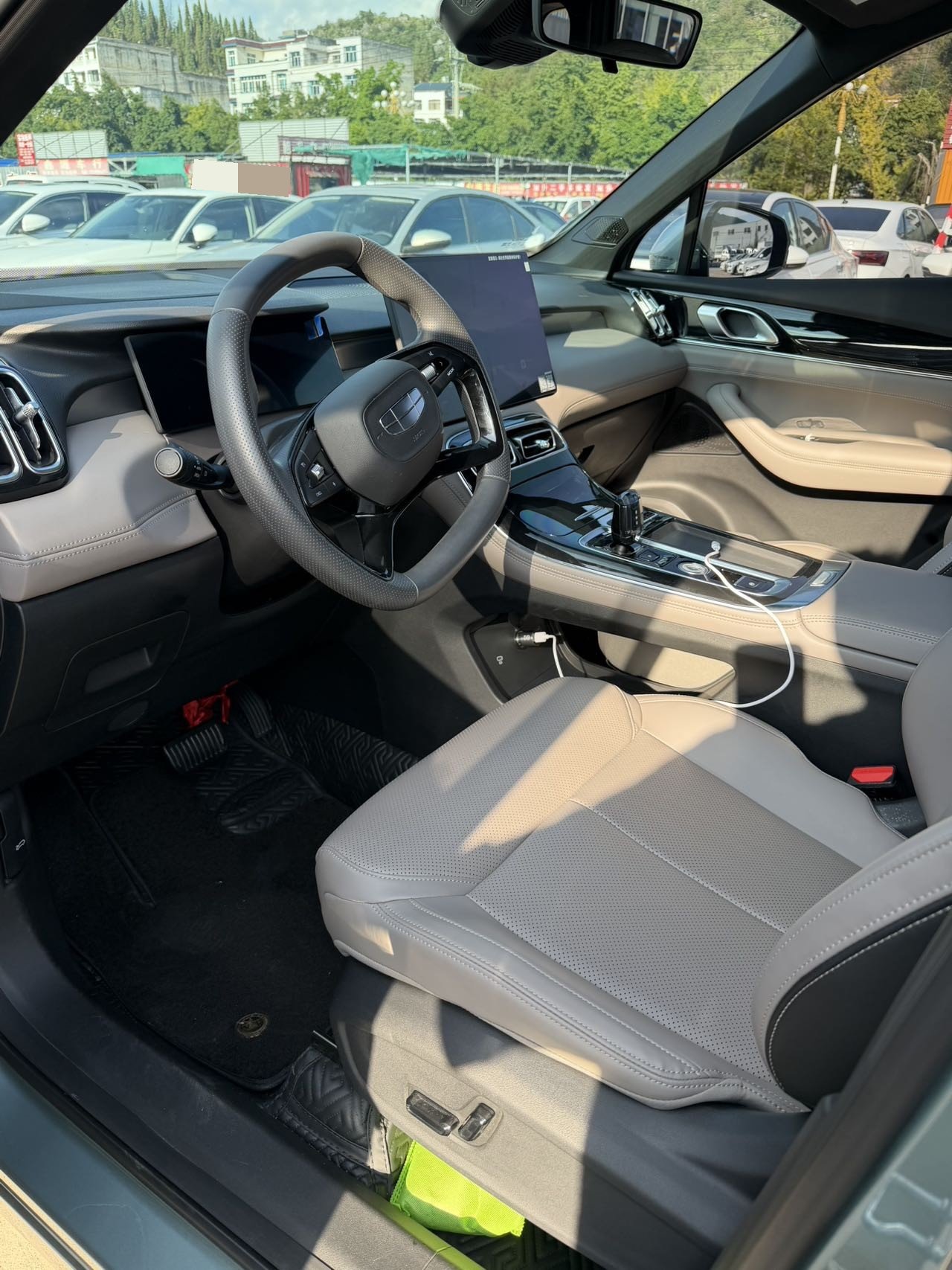 GEELY Boyue L 2025 car image #3