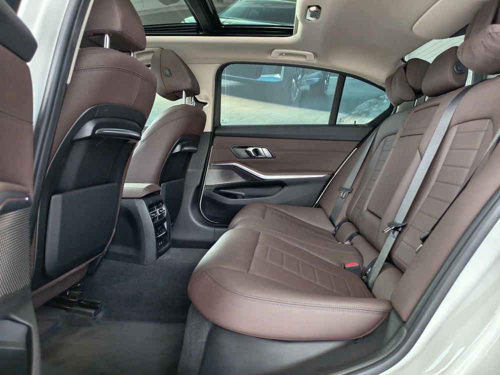 BMW 3 Series 2020 صورة سيارة #17