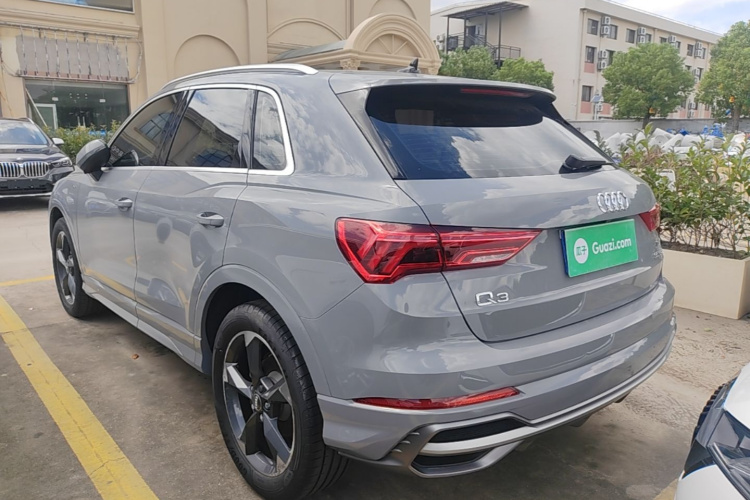 Audi Q3 2020 car image #5