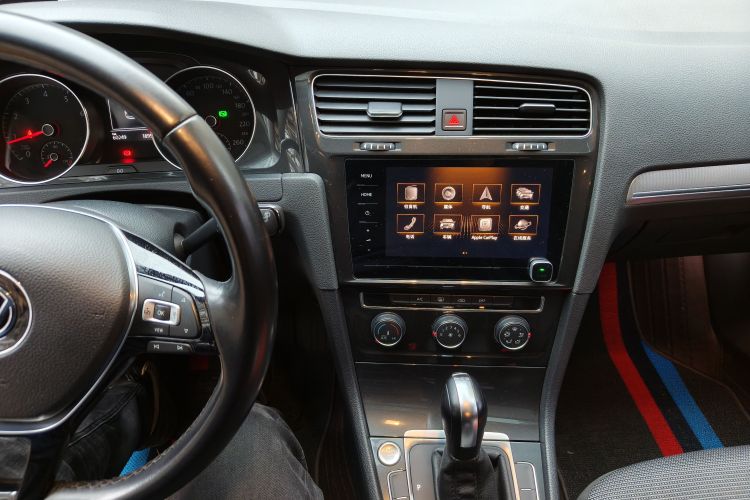 Volkswagen Golf 2020 car image #13