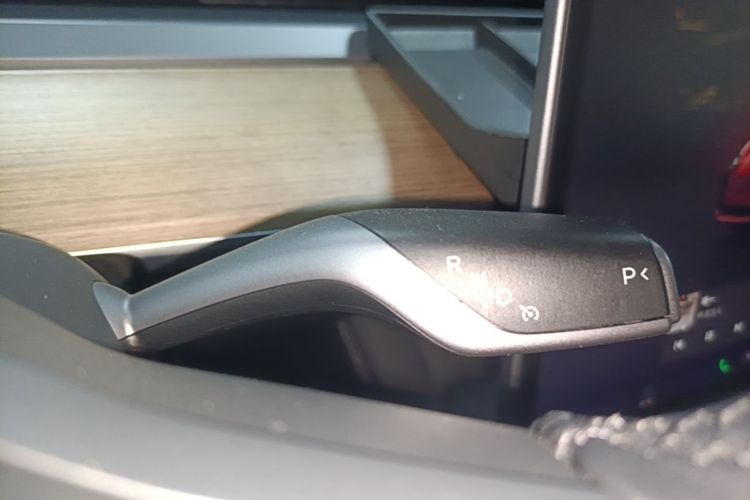 Tesla Model 3 2022 car image #19
