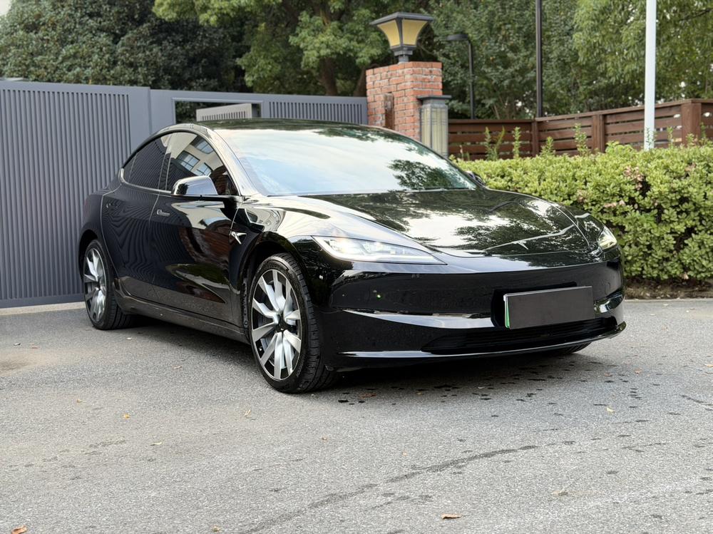 Tesla Model 3 2025 car image #3