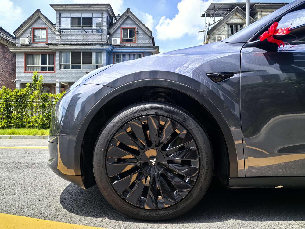 Tesla Model Y 2023 #4 Tesla Model Y 2023 car image #4