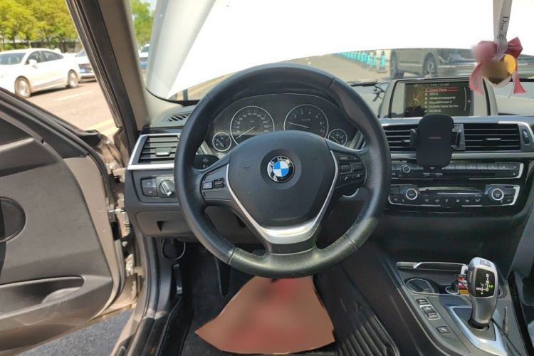 BMW 3 Series 2017 car image #15