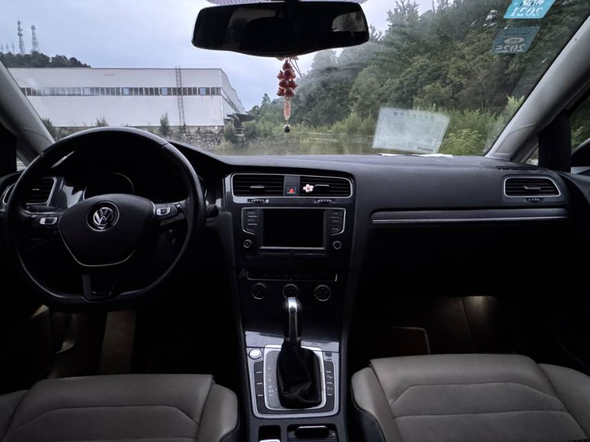 Volkswagen Golf 2017 car image #5