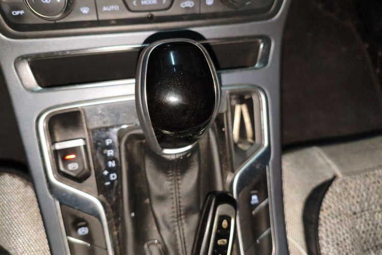 GEELY Emgrand 2018 car image #14