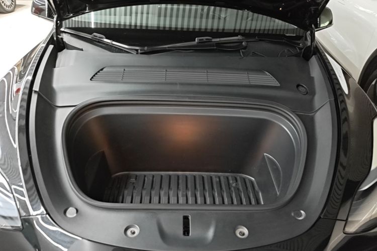 Tesla Model Y 2023 car image #22