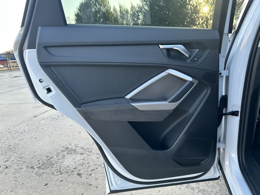 Audi Q3 2023 car image #17