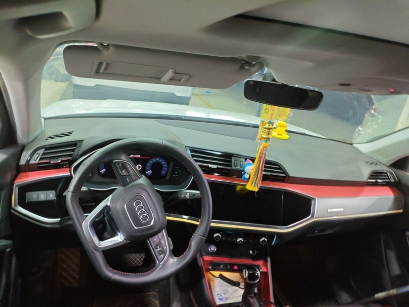 Audi Q3 2020 car image #4