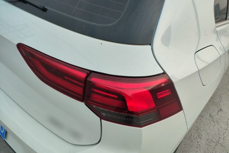 Volkswagen Golf 2023 car image #8