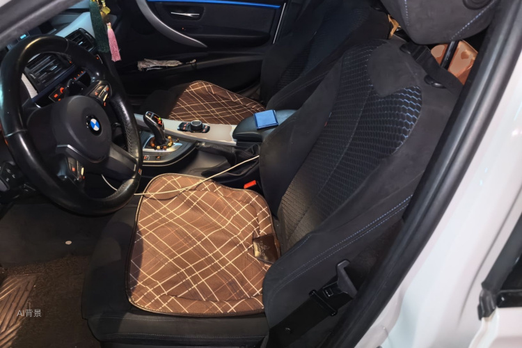 BMW 3 Series 2018 car image #17