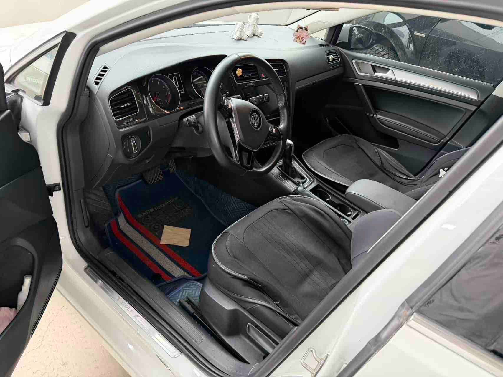 Volkswagen Golf 2020 car image #2