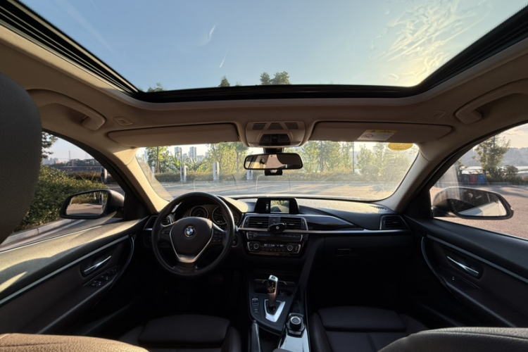BMW 3 Series 2018 car image #4