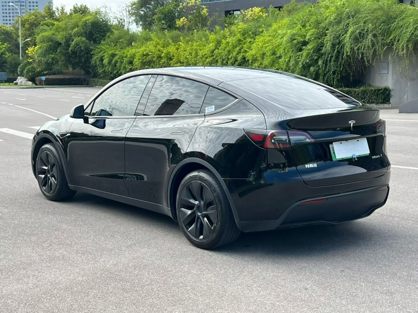 Tesla Model Y 2023 #8 Tesla Model Y 2023 car image #8