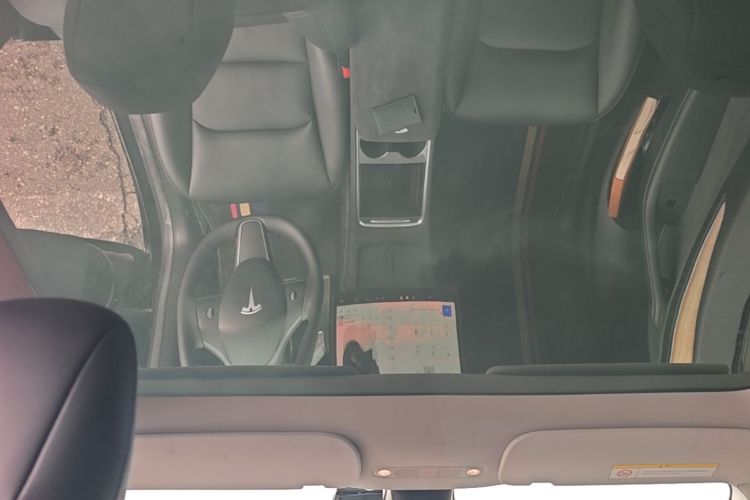 Tesla Model Y 2022 car image #18