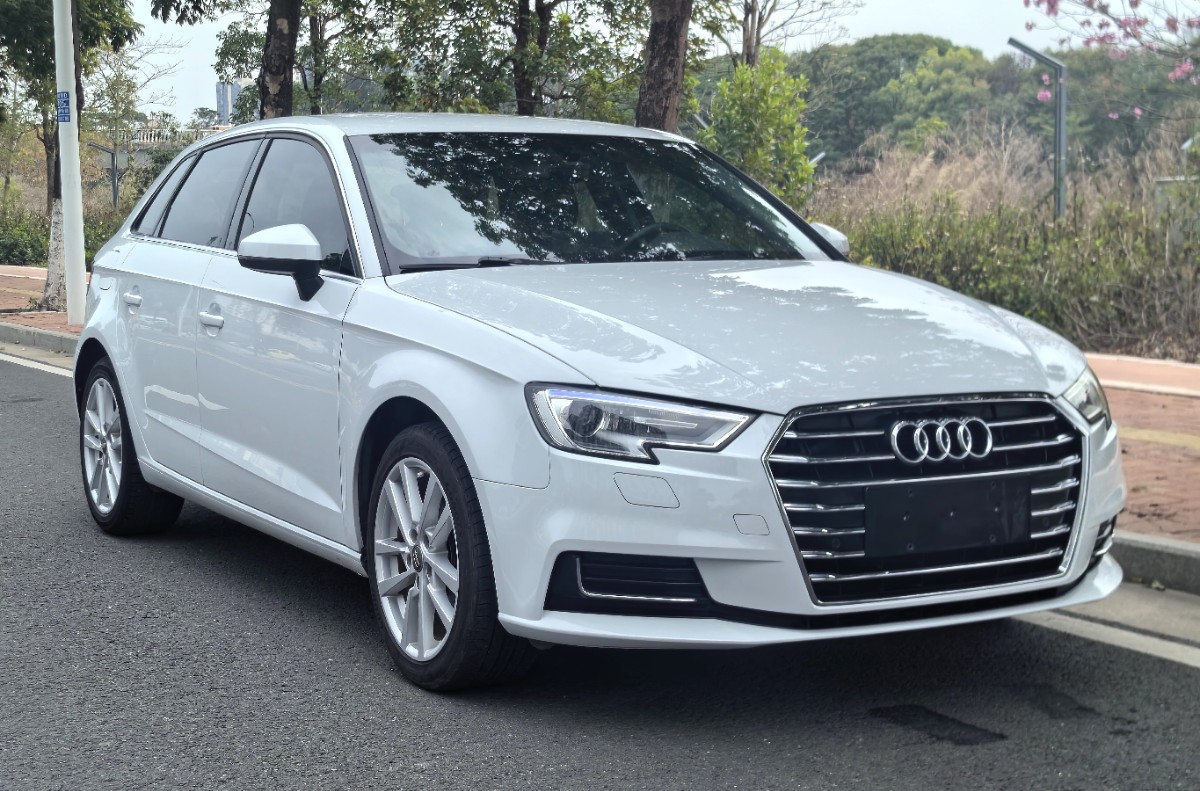Audi A3 2019 car image #3