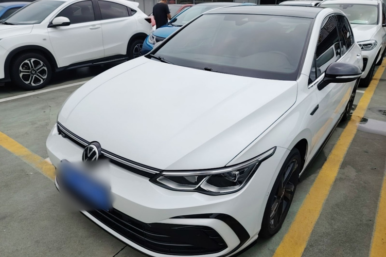 Volkswagen Golf 2022 car image #2