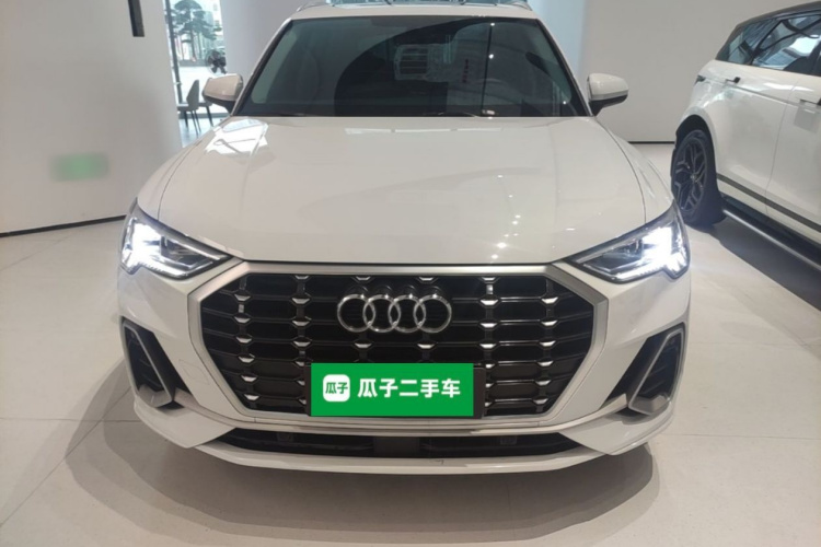 Audi Q3 2023 car image #3