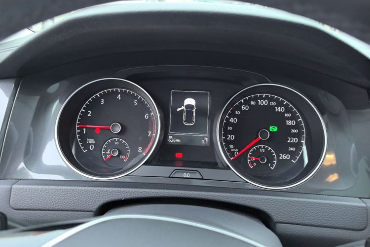 Volkswagen Golf 2018 car image #16